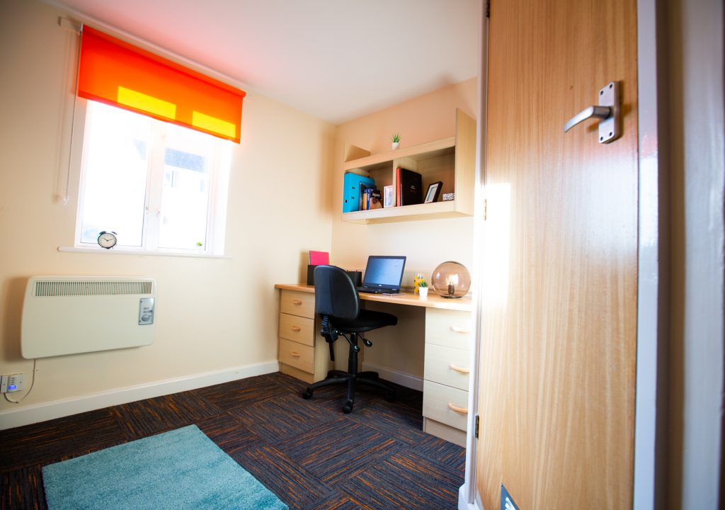 Tuke House en suite bedroom